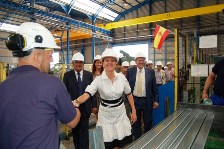 cospedal_saluda_a_trabajadores_del_grupo_alvarez1.jpg