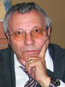 24 LUCRECIO PEREZ BLANCO