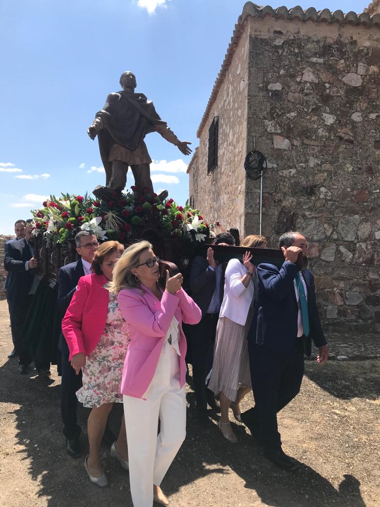 FOTO_LOLA_MERINO_EN_PROCESION_SAN_ISIDRO_CR