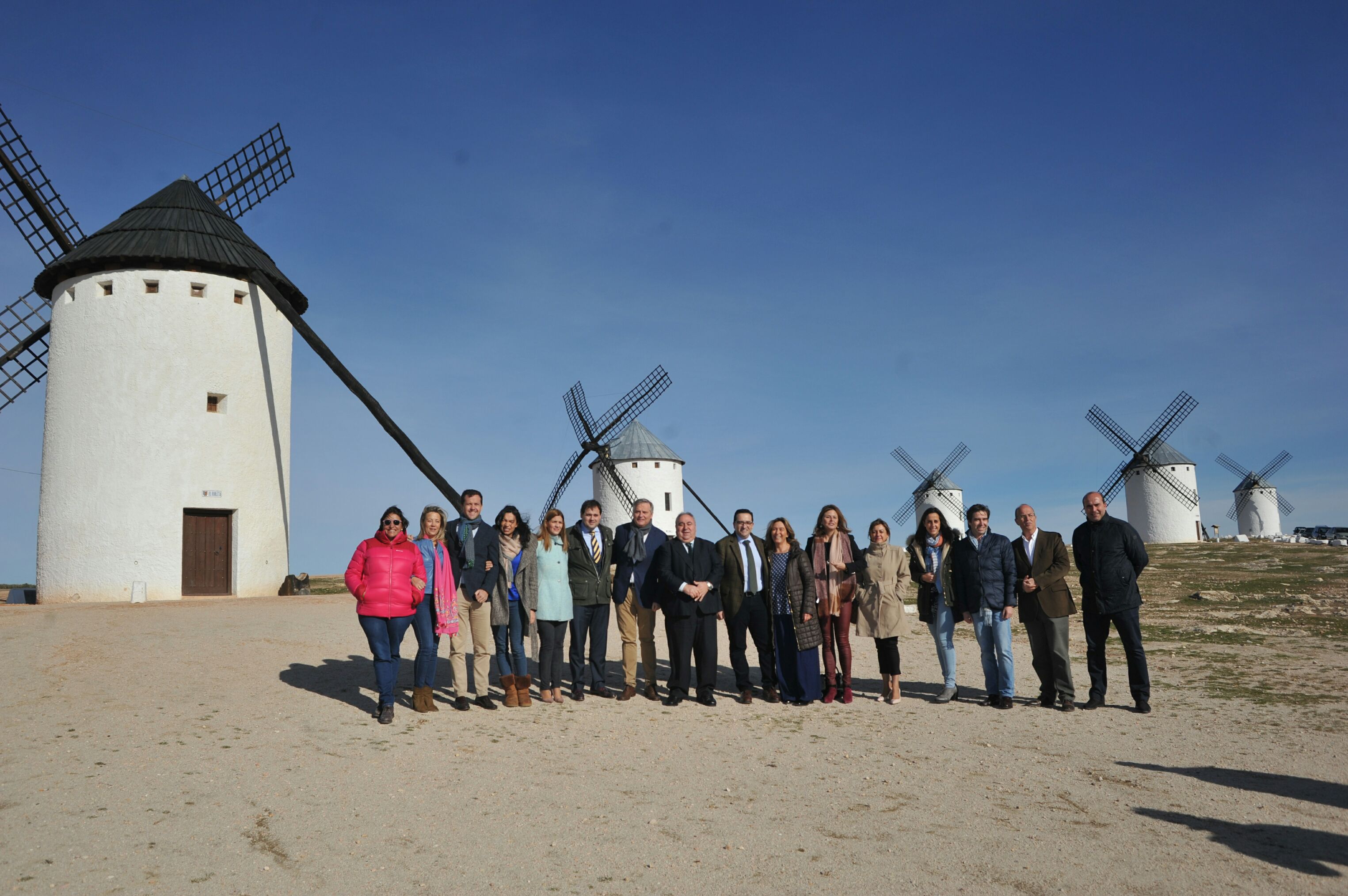 Grupo_Parlamentario_Popular_en_los_molinos_de_Campo_de_Criptana