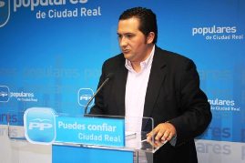 Lucas-Torres_en_rueda_de_prensa_en_Ciudad_Real_090511